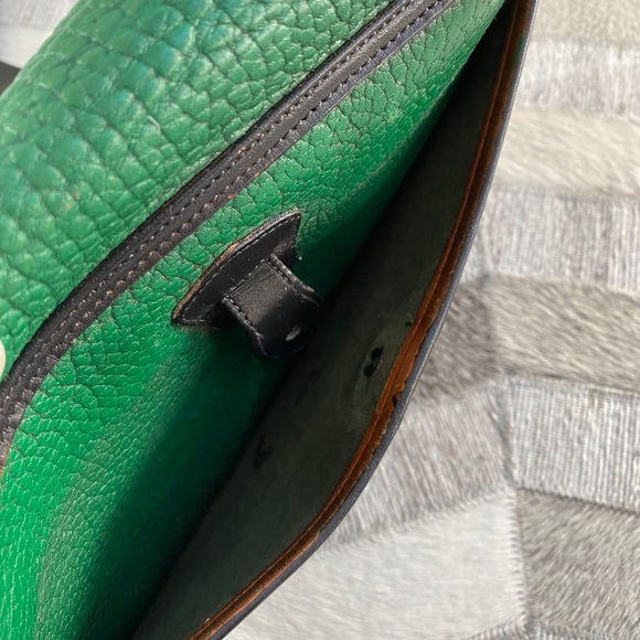 Vintage Dooney & Bourke in an Amazing Kelly Green - Picture 12 of 13